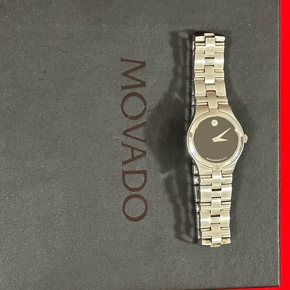 💎 100% Authentic Movado 2100017 Women's Museum Stainless Steel Quartz Wa… - Picture 8 of 11